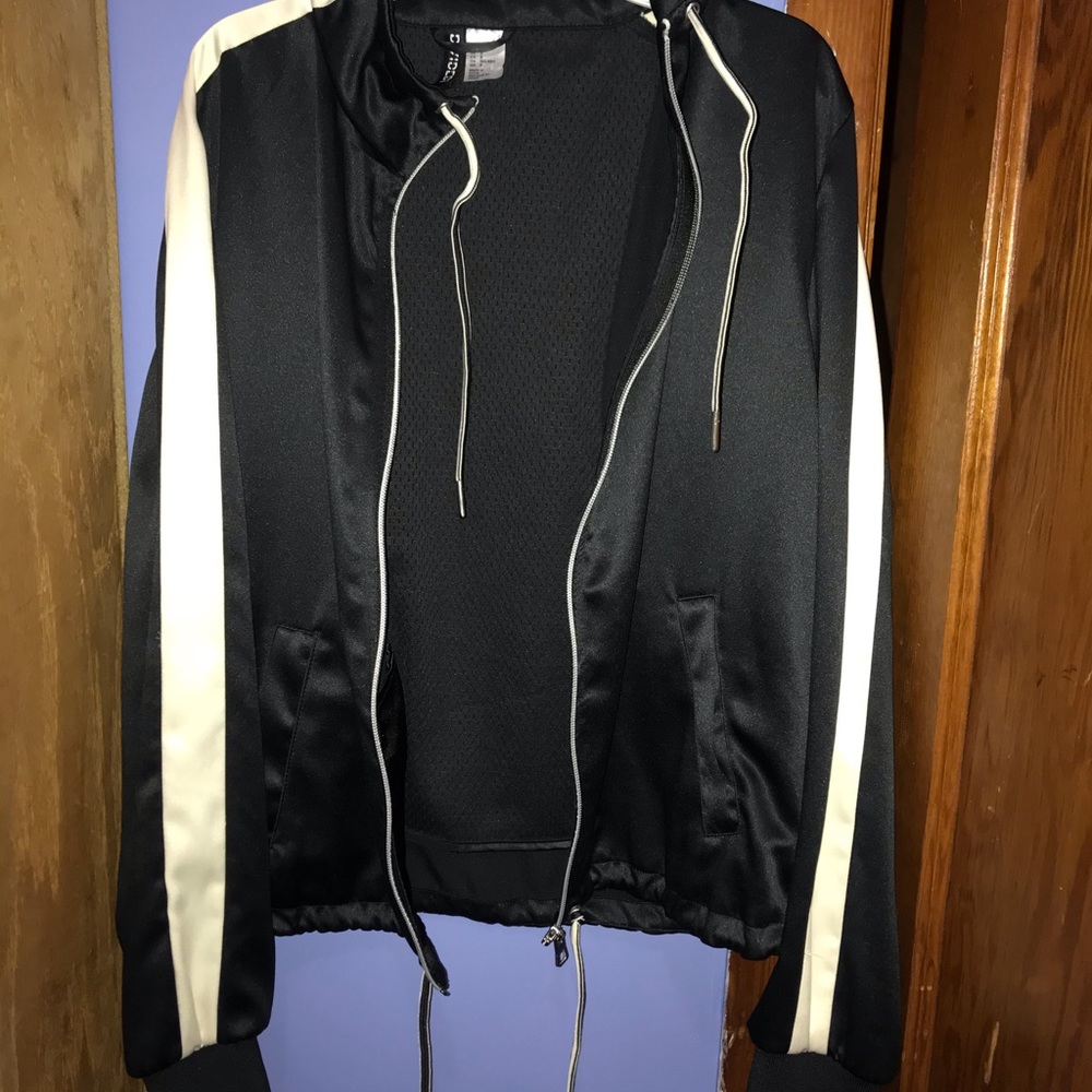 Black and white casual zip up jacket ! Hardly worn